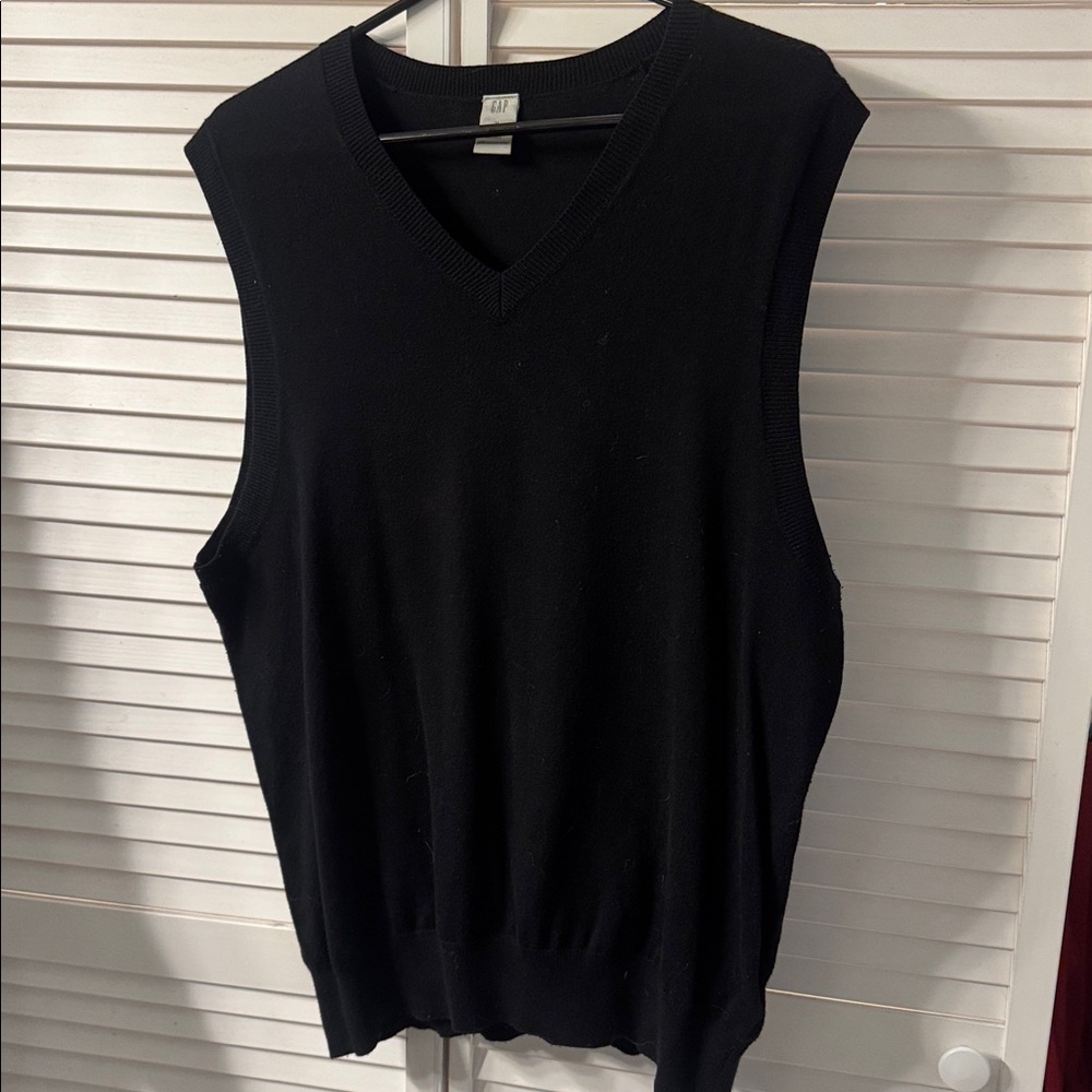 GAP Black Sleeveless Sweater Vest